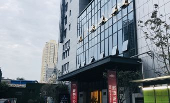 Manlu Design Hotel (Xi'an Railway Station Longshouyuan Subway Station)