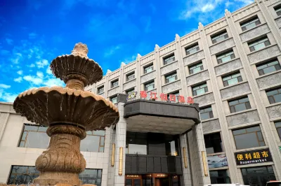 Chunjiang Holiday Hotel Hotels near Aijia Shopping Plaza
