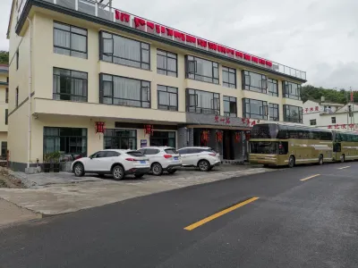 Pan'an Brothers Manor Hotels near Lingjiangyuan High-Altitude Glass Bridge