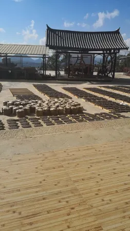 Mengla Yijia Hotel Отели в г. Менла