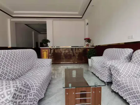 Luotian Boda Hot Spring Hotel Отели рядом с достопримечательностью «Blue City Peach Blossom Source»