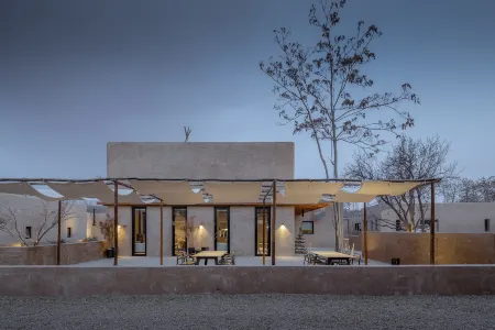 LOSTVILLA(Zhongwei Yellow River Dormitory) Отели рядом с достопримечательностью «Desert Escalator»