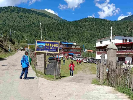 Danba Dangling Wenxin Hotel Отели рядом с достопримечательностью «Dangling Village»