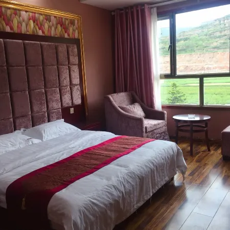 Yuchang Red Holiday Hotel