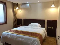 仏坪嘉維斯ホテル