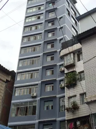 Yanliang Xinxin Business Hotel Отели рядом с достопримечательностью «Глобальный автомобильный пассажирский станция Ляо Ляо»