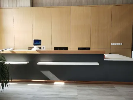 Hua Ya Hotel (Guangrao Quanfu Yuan) Отели рядом с достопримечательностью «Dongying Vocational College of Science and Technology (New Campus)»