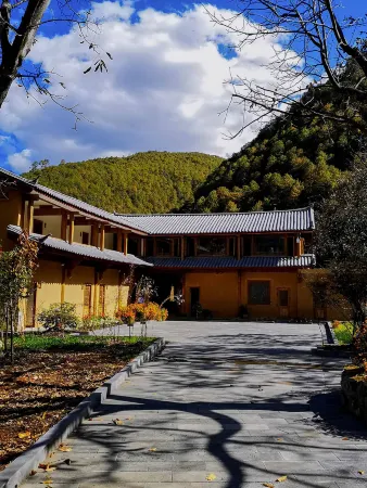 Habuda Yungu Hostel Отели рядом с достопримечательностью «Damo Patriarch Cave»