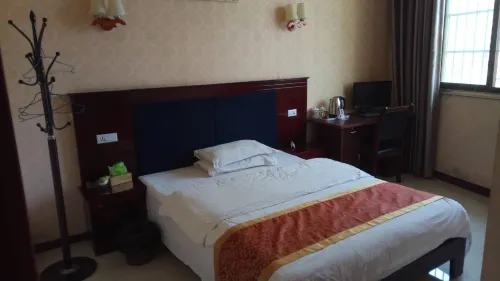Gongxian Yipinju Business Hotel - Parking