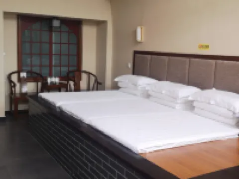 Huang Long  Yao Dong Bin Guan Hotels in Huanglong