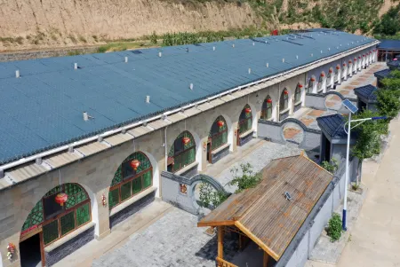 Liang Family Cave Dwelling Courtyard in Yanchuan Отели рядом с достопримечательностью «Huanghe Shequ Guojia Dizhi Park»