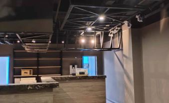 Shili Chunfeng Intelligence Theme Hotel (Xianyang Beiping Street Branch)