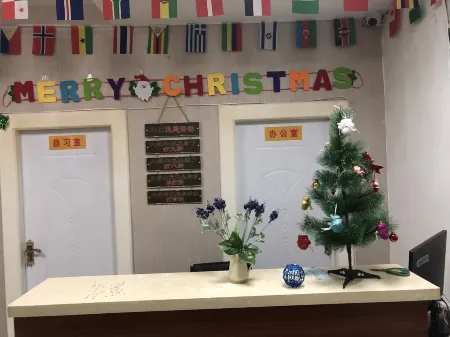 Dong and Xue Hostel (Harbin Central Avenue Saint Sophia Cathedral)