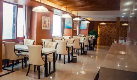 Hongrui Juannian Hotel (Guang'an South Railway Station Branch) Отели в г. Гуанан