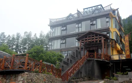 Yingke Shanju Homestay Отели рядом с достопримечательностью «Qianli Xianghui Rock Peak»