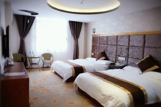 威宁鑫隆大酒店