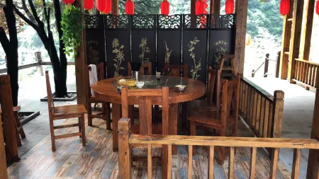 Baligouyu Station Отели рядом с достопримечательностью «Jiulian Mountain Scenic Area»