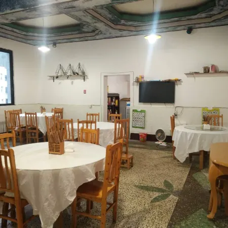 Xiling Xueshan Hotel Отели рядом с достопримечательностью «Снежная гора Киллинг»