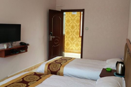 开业:2018临潭洪和酒店二部位于临潭县新城镇繁华地段,欢迎光临!