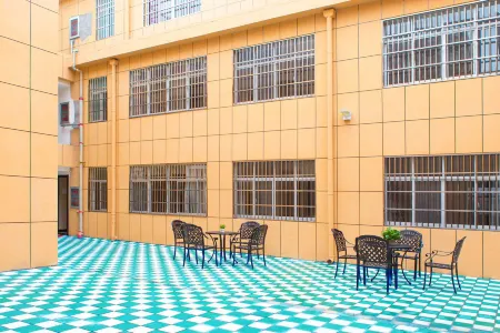 Jianli Athena Hotel Отели рядом с достопримечательностью «Hubei People’s Dayuan Farm»