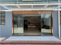 Jurong Zhenrong Hotel Hotels near Jiangsu Institute of Agriculture and Forestry Technology College of Landscape and Gardens