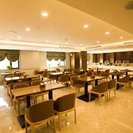 Mengzhou Huiyijia Business Hotel