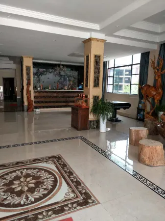 Lantian Business Hotel Отели рядом с достопримечательностью «Yunju (Cloud Home) Mountain»