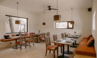 Cipo Zhongwei Holiday Homestay