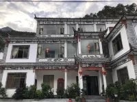 Tiger Leaping Gorge Yunshang Manor Chinese Inn โรงแรมใกล้ส่วนกลางช่องเขาเสือกระโจน