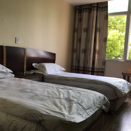 Pinghu hong danyang hotel