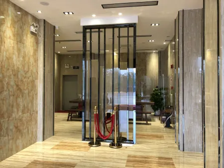 the New Fashion Hotel on Both Sides