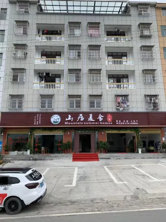 Badong Shanju Xiashe B & B Отели рядом с достопримечательностью «Yesanguan Forest Flower Sea»