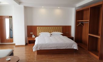 Dongxing Junwen Hotel