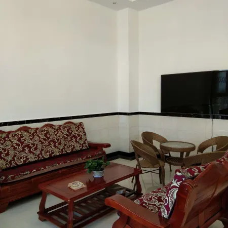 Yuxi Yihailan Hotel