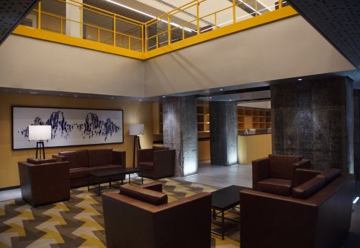 2. 홀리데이 인 익..