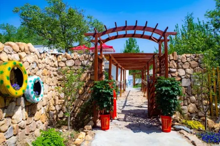 Shao Lin shi jiu ju hotel serent abode Отели рядом с достопримечательностью «Songshan Scenic Area»