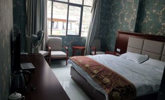 Chayu Longcheng Hotel