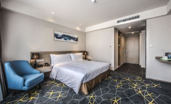 Shanghai Sanjiagang Greenland Q-Box Hotel