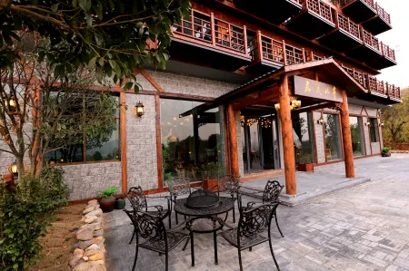 Hillside Mercure Zixing Отели рядом с достопримечательностью «Dongjiang Lake Phoenix Island Scenic Area»