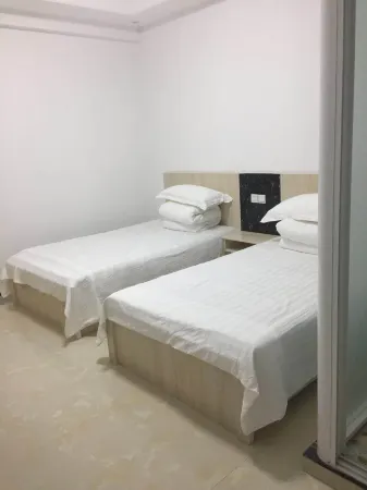 Xinruibinguan Отели рядом с достопримечательностью «Dabie Mountain Main Peak (Baima Main Peak)»