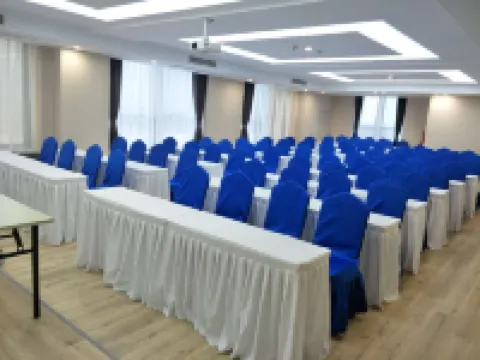 Huanlesong Hotel (Jiaxing Zhongguancun Wanli Square)
