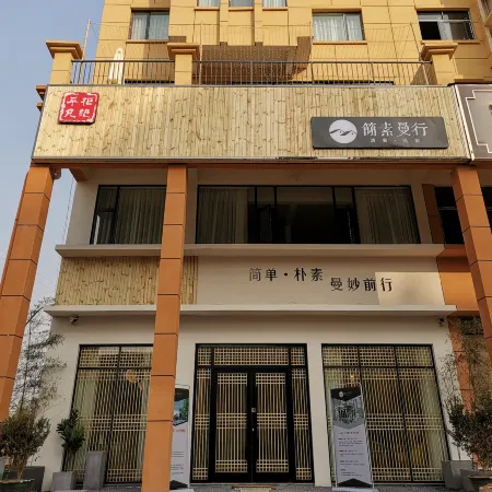 No. 17, Intersection of Renmin Road and Century Avenue, Nanzhao County, Henan Province