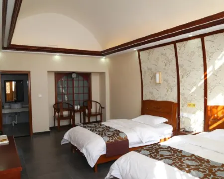 Huang Long  Yao Dong Bin Guan Hotels in Huanglong