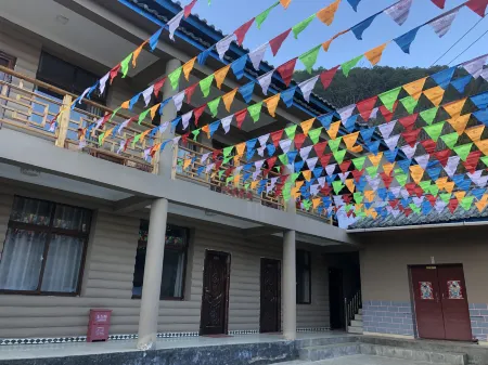 Zhanyou Jiayuan Nongjia Xiaoyuan Inn Отели рядом с достопримечательностью «Sichuanlugu Lake Scenic Area»