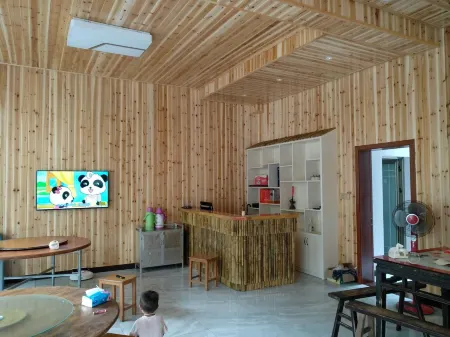 Source Tucai Restaurant (Kaihua Qianjiangyuan Branch) Отели рядом с достопримечательностью «Qianjiangyuan National Forest Park»