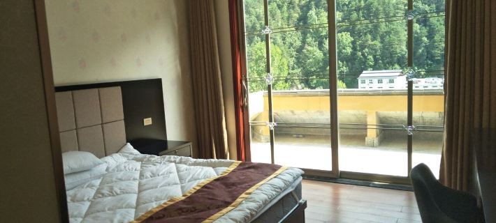 HONGHE Hotels in Luanchuan County