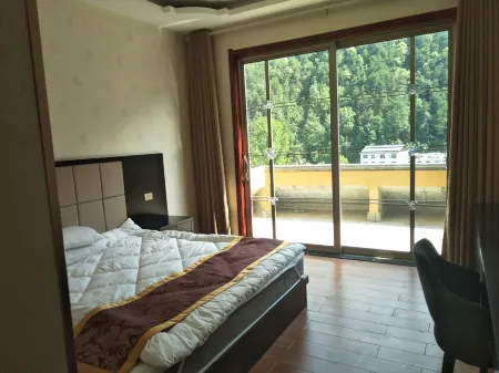 HONGHE Отели рядом с достопримечательностью «Nanshan Bulao Valley Scenic Area»