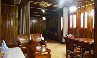 Chongqing Xiankelai Business Hotel