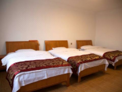 宜昌依山水农家乐 - 三人间