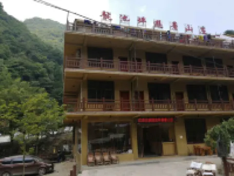 Xinhua Dianchiping Mountain Resort Hotels near Daxiong Mountain National Forest Park